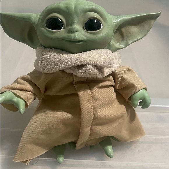 Star Wars The Mandalorian Baby Yoda The Child Grogu Talking Figure Plush - Picture 3 of 8